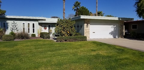 Charming duplex in 55+ retirement community!