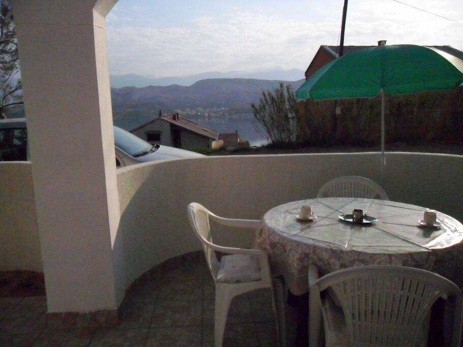 A2(2+2) PRED: terrace