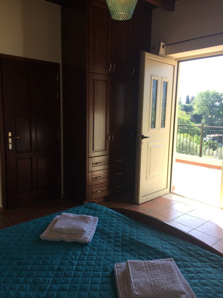 Првата спална соба