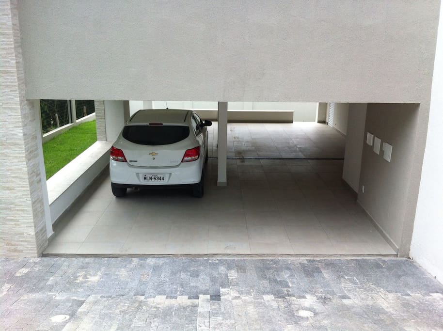 Garagem = 2 vagas por apto
