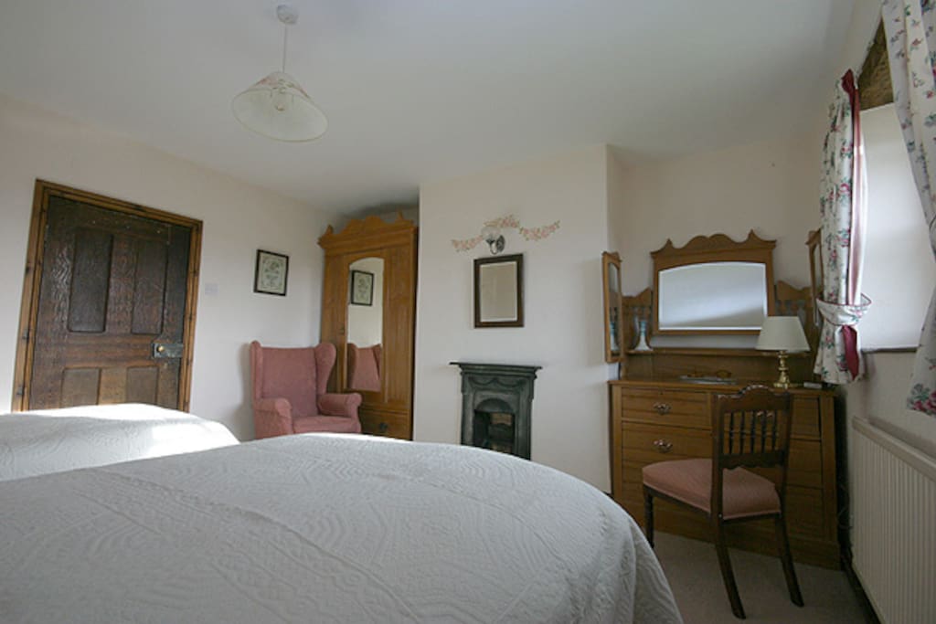 Twin Bedroom
