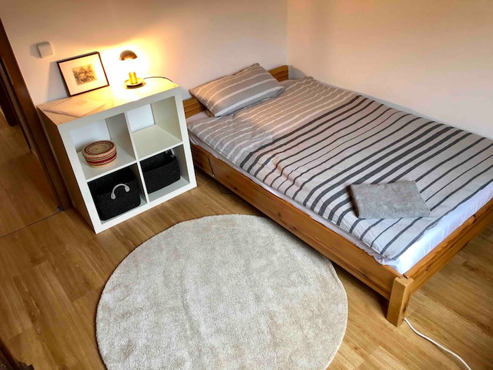 חדר 3 עם מיטה 1.2x2 מ'
חדר מס '3 עם מיטת יחיד (1.2 מ' על 2 מ')