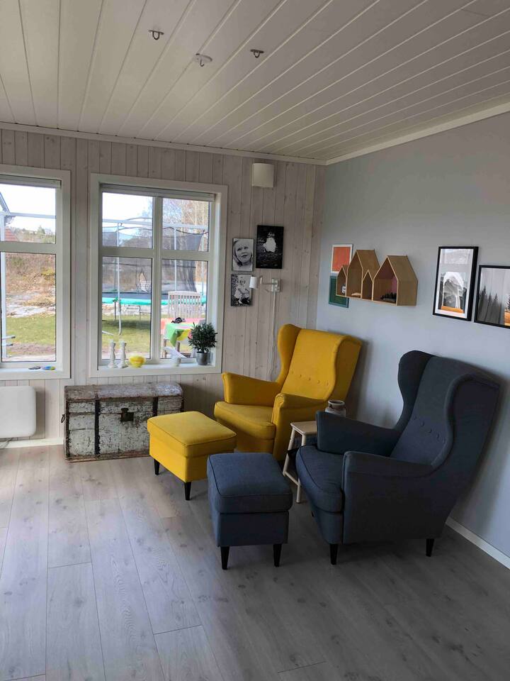 Stor Hytte Nær Sjøen På Sandøya - Norway