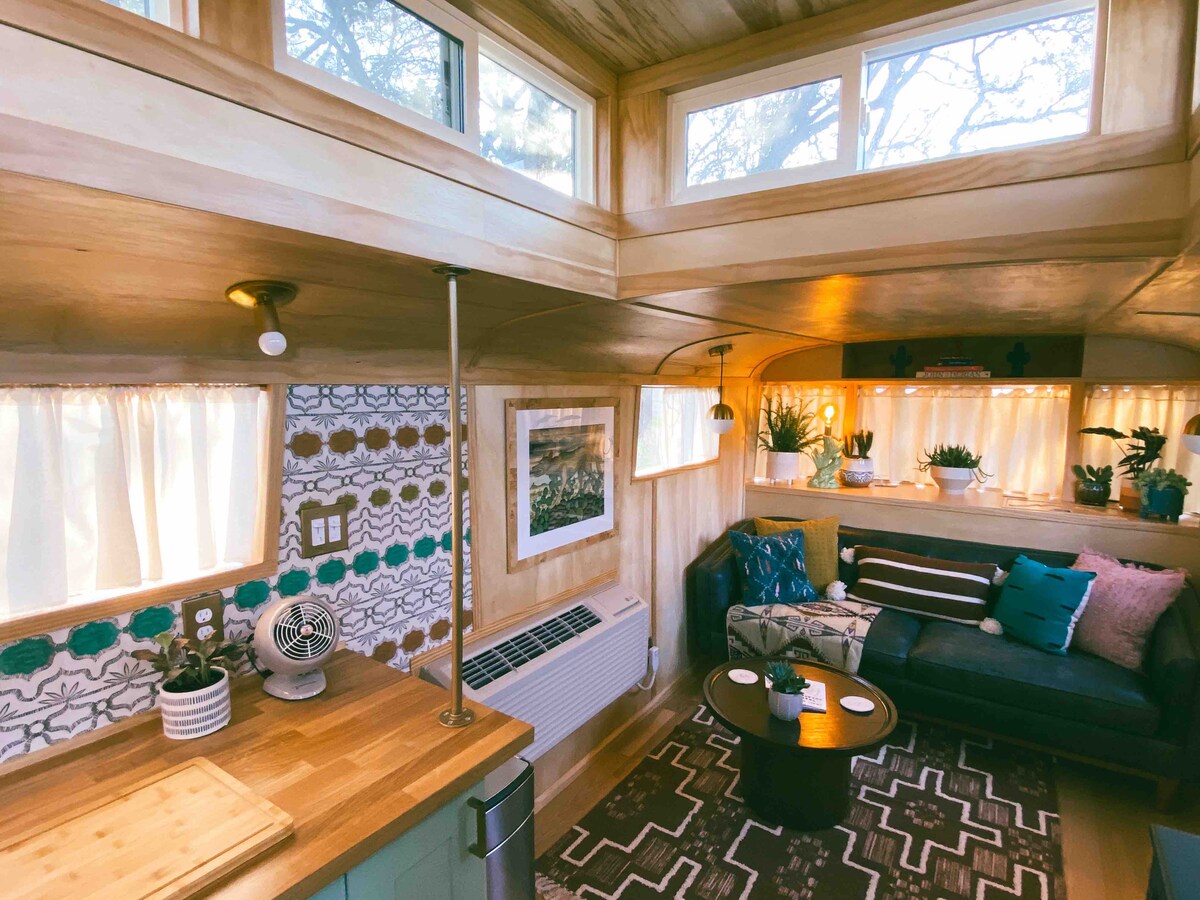 King Bed + 3 acres + private pool “VooDoo”