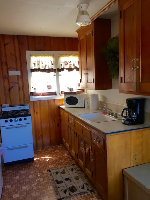 Kitchen with fridge/freezer