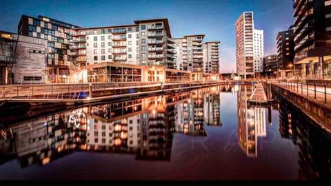Luxury One Bed Penthouse Overlooking Leeds Dock!