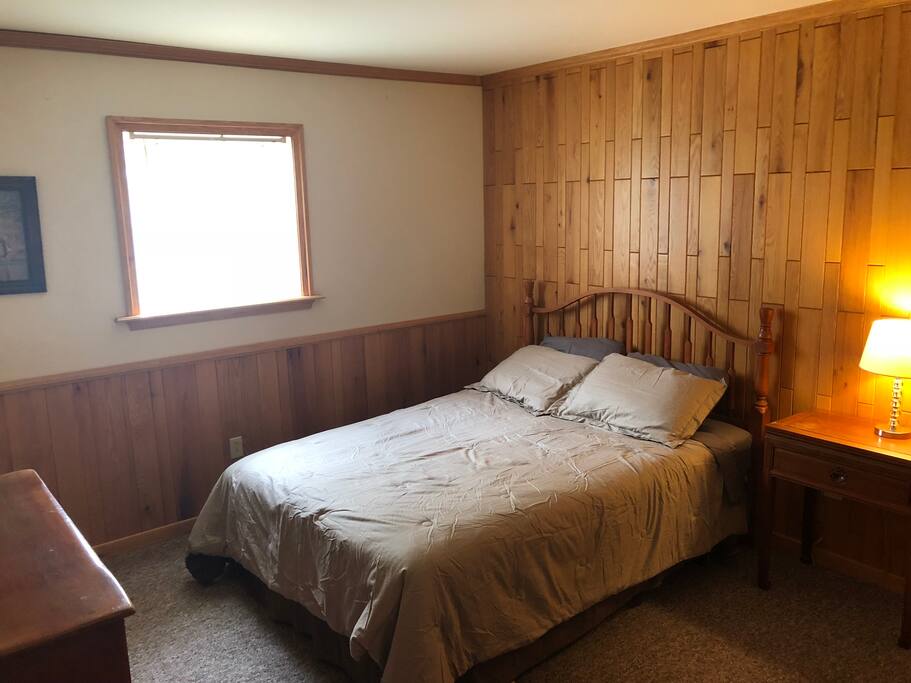 Master Bedroom with Queen Bed