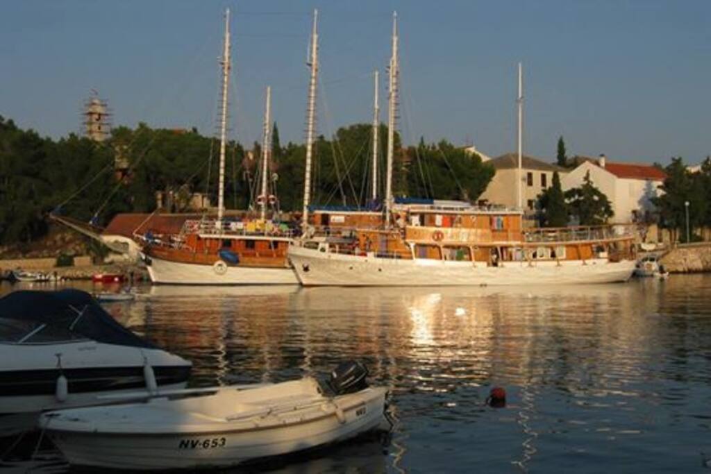 Hafen von Mandre
