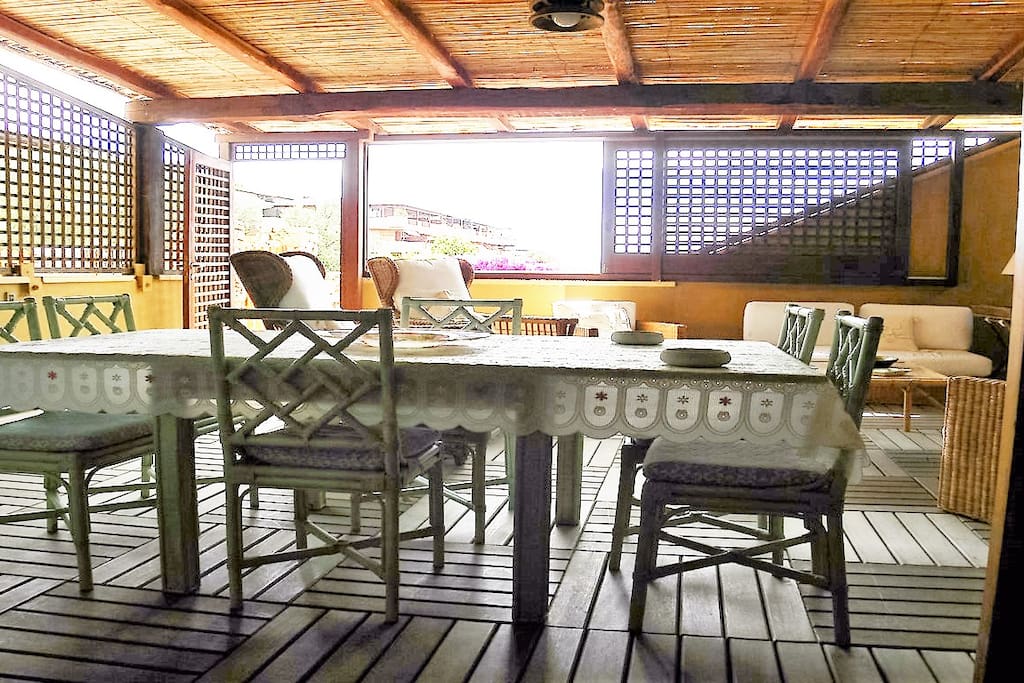 Zona pranza in veranda esterna