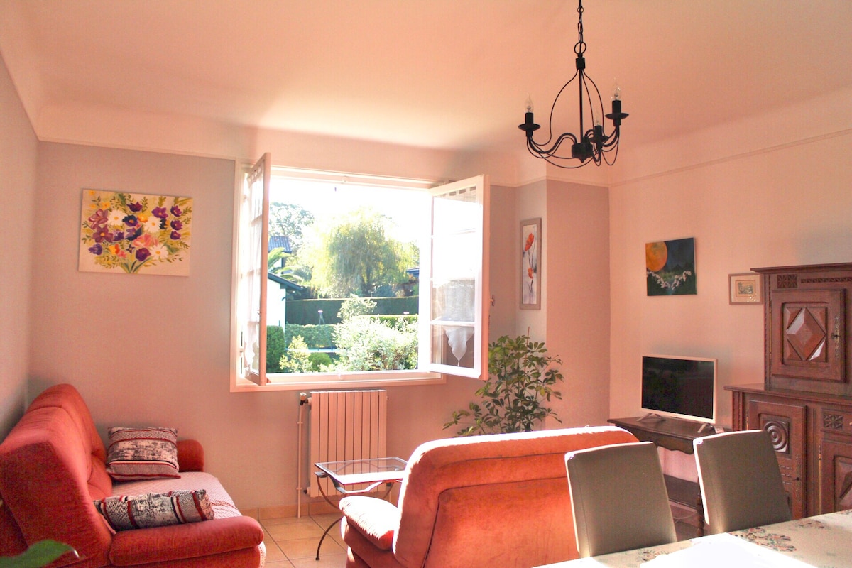 Top Airbnb: Beautiful apartment with large garden - beaches within walking distance à Bidart