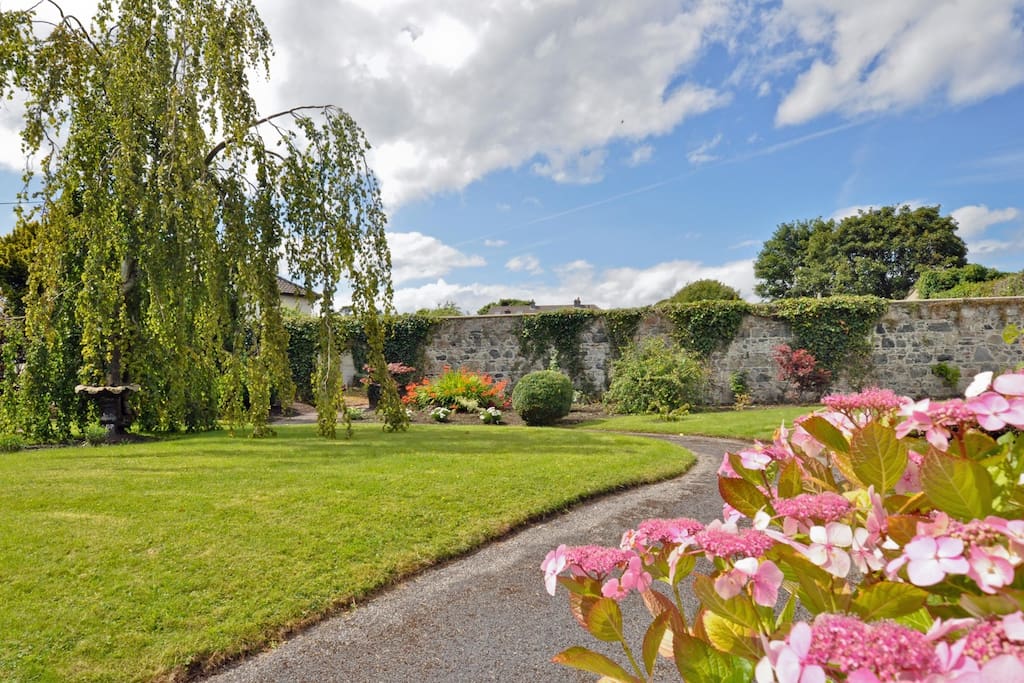 Landscaped lawns and gardens