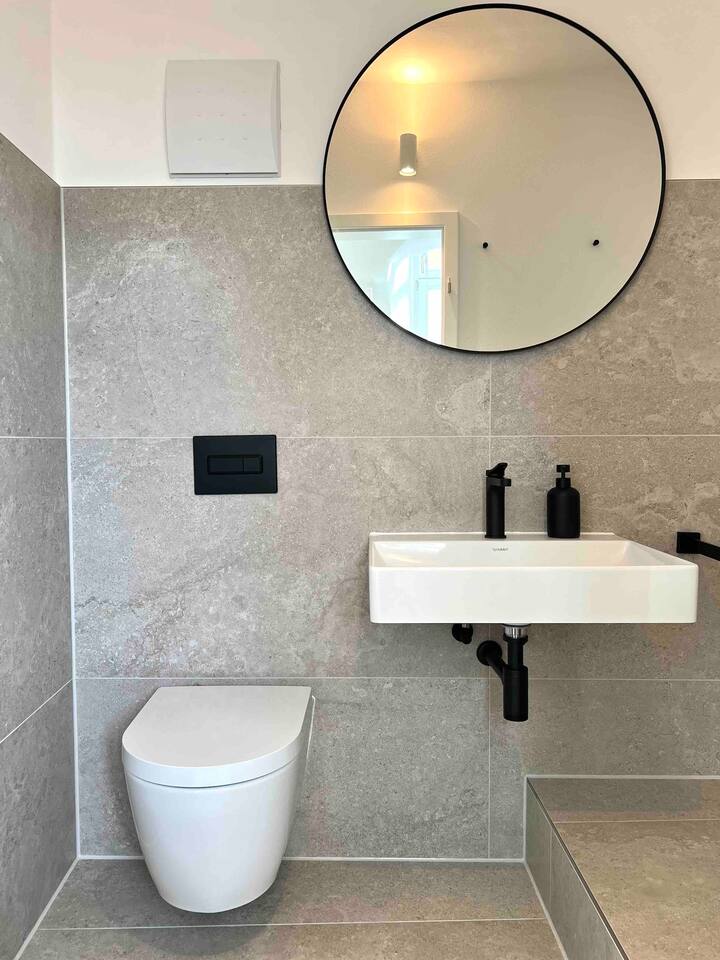Suite meets Historical Old Town + Free Parking