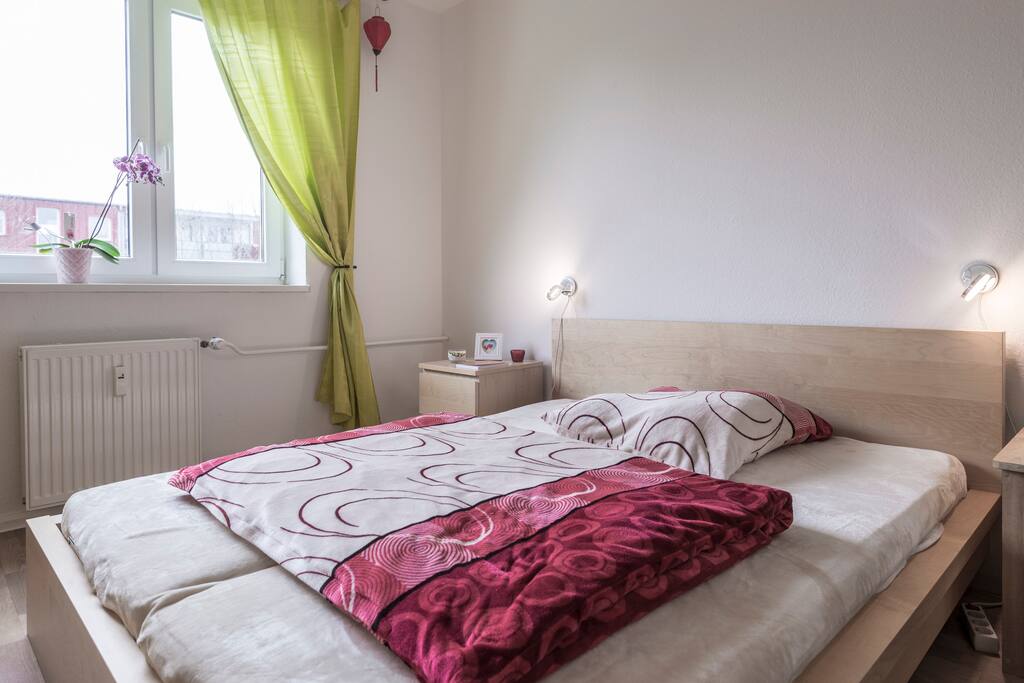 Double bed in the bedroom