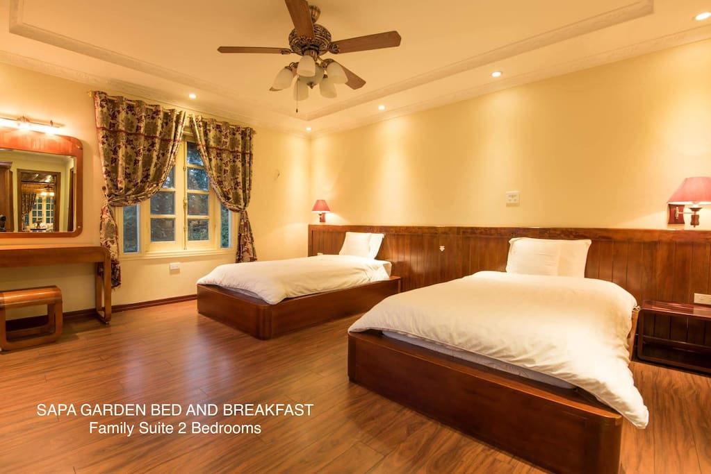 2 single beds in the family suite 2 bedrooms