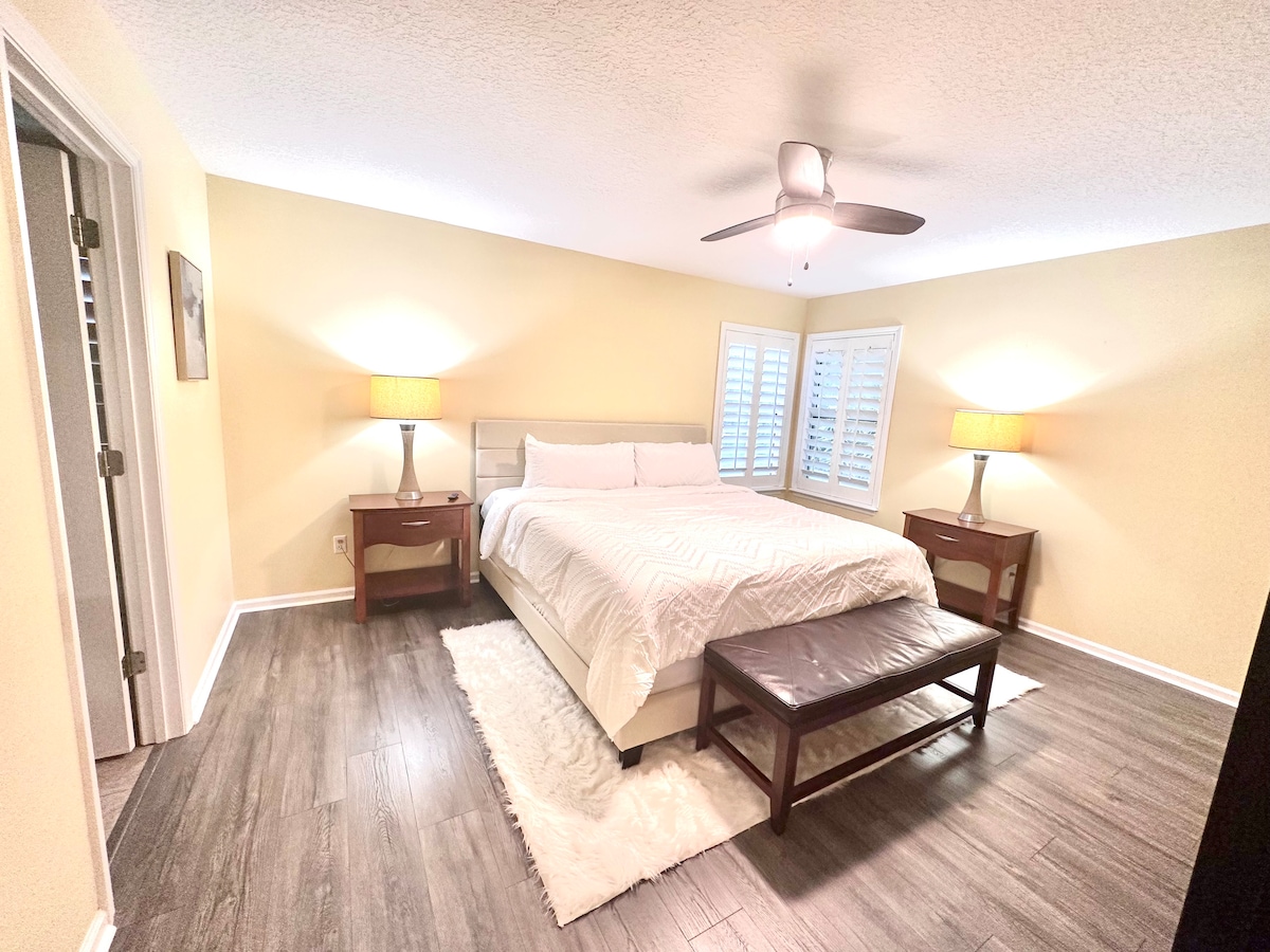 Get a good night's sleep in our spacious master bedroom with a comfortable king bed.
