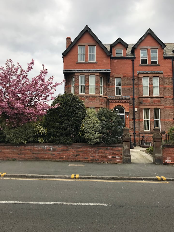 Stylish 2 bedroom Apartment Sefton Park Apartments for Rent in