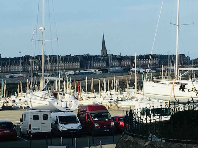 Entire home with 1 bedrooms in Saint-Malo - Les Sablons 1