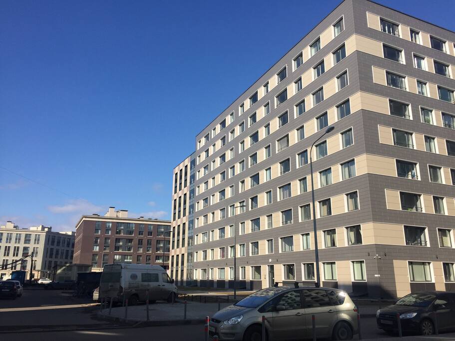 Новый жилой комплекс в центре Петербурга / Newly built block in the city centre