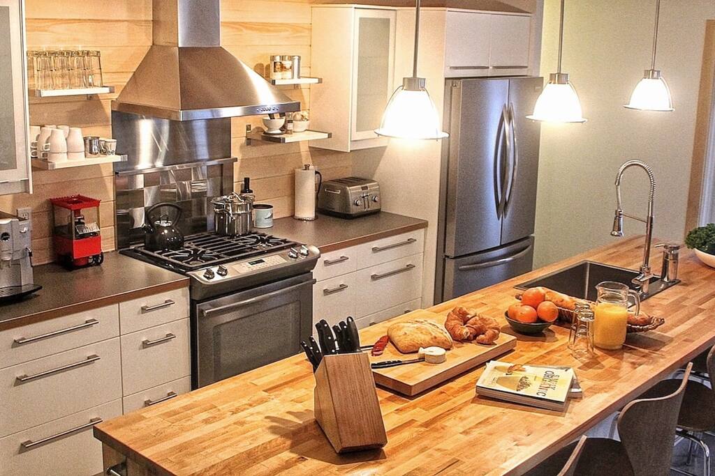 La cuisine moderne et entièrement équipée