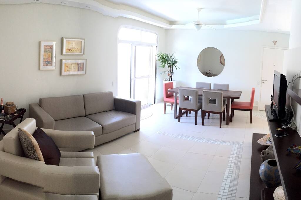 ambiente amplo, todo integrado e com ar-condicionado