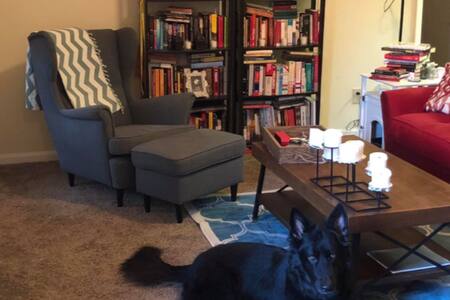 Comfortable bedroom w/private ensuite bathroom