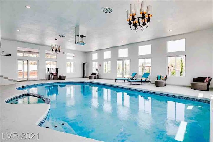 Luxury Indoor Pool House! Message for dates!