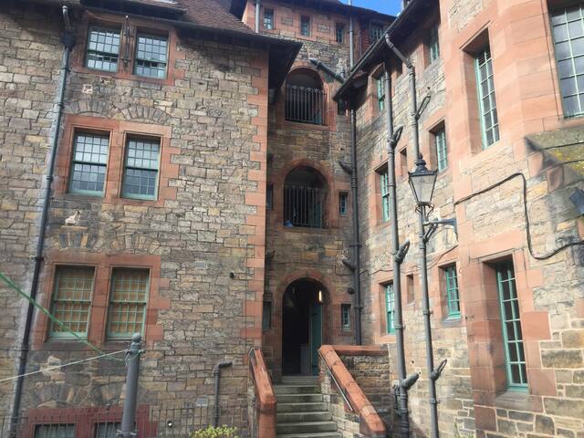 Historic Edinburgh, Dean Village (Whole Apartment)