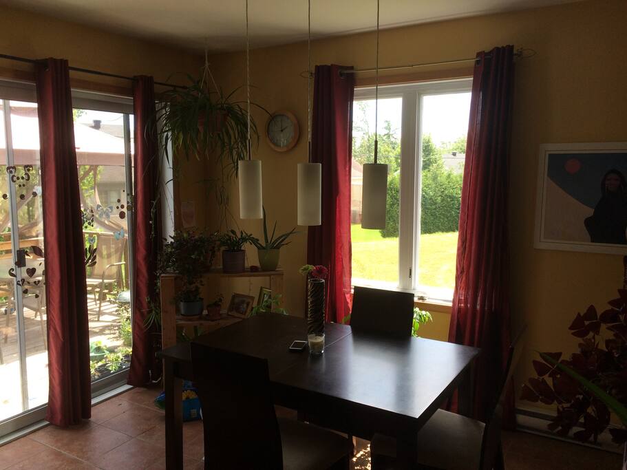 Salle a manger avec cuisine