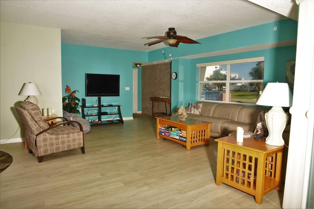 Large open sitting/family area
