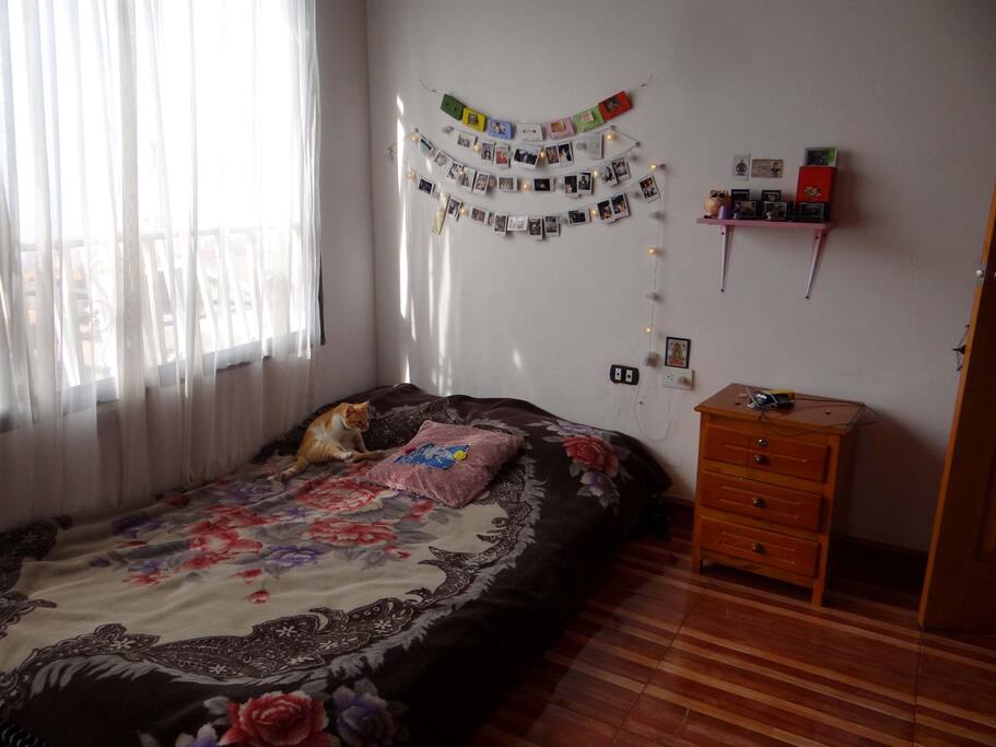 Si resulta que llegaran mas personas puedo seder mi cuarto con mucho amor.