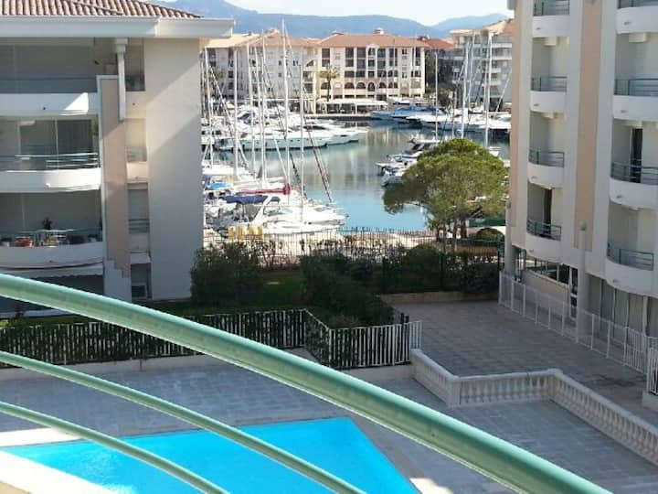 PORT-FREJUS, on the docks, swimming pool, parking, WiFi