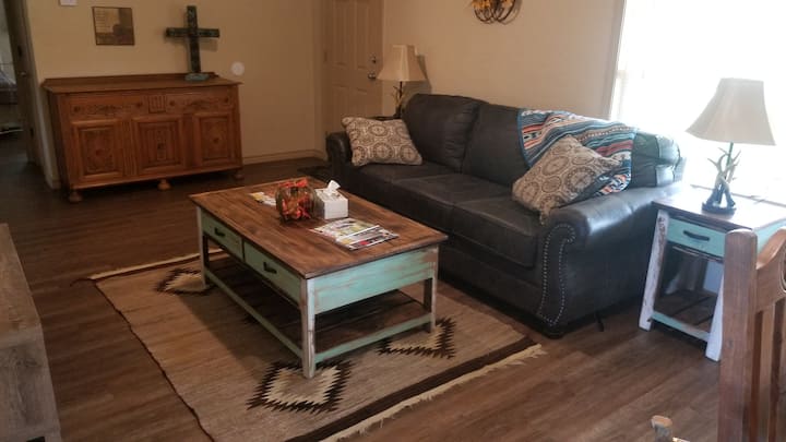 Каучот привремено не може да се користи како кревет, употребата на каучот е целосно функционална.