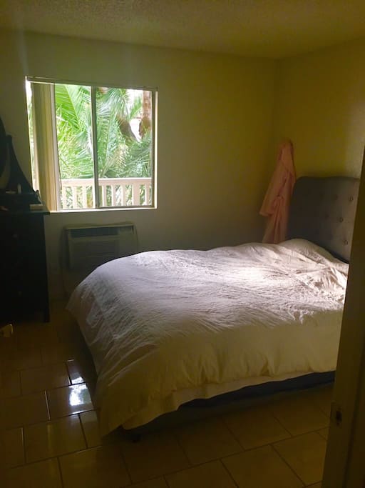 Four bedroom queen size bed fit for two Tempur-pedic very comfortable for closet available