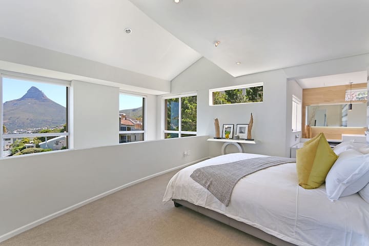 Ლომების თავის ხედი საძინებლიდან