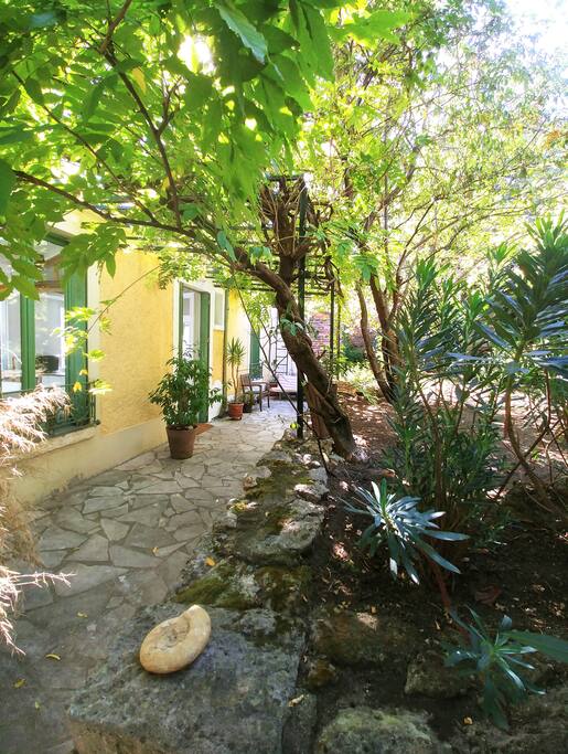 entrée par le jardin
