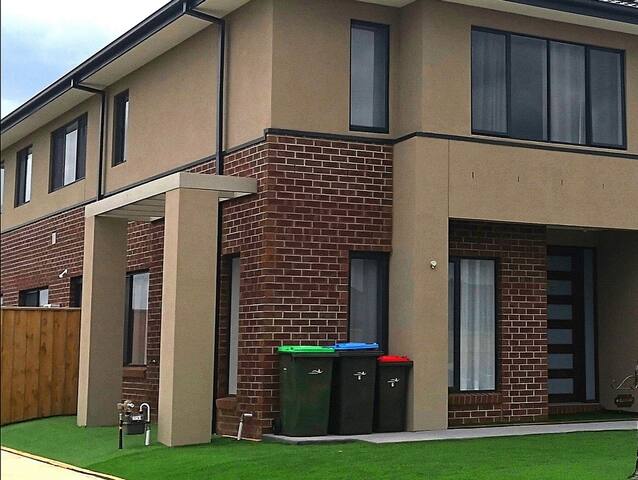 Amazing new house 7R 11beds big group 19P no part gallery image 2