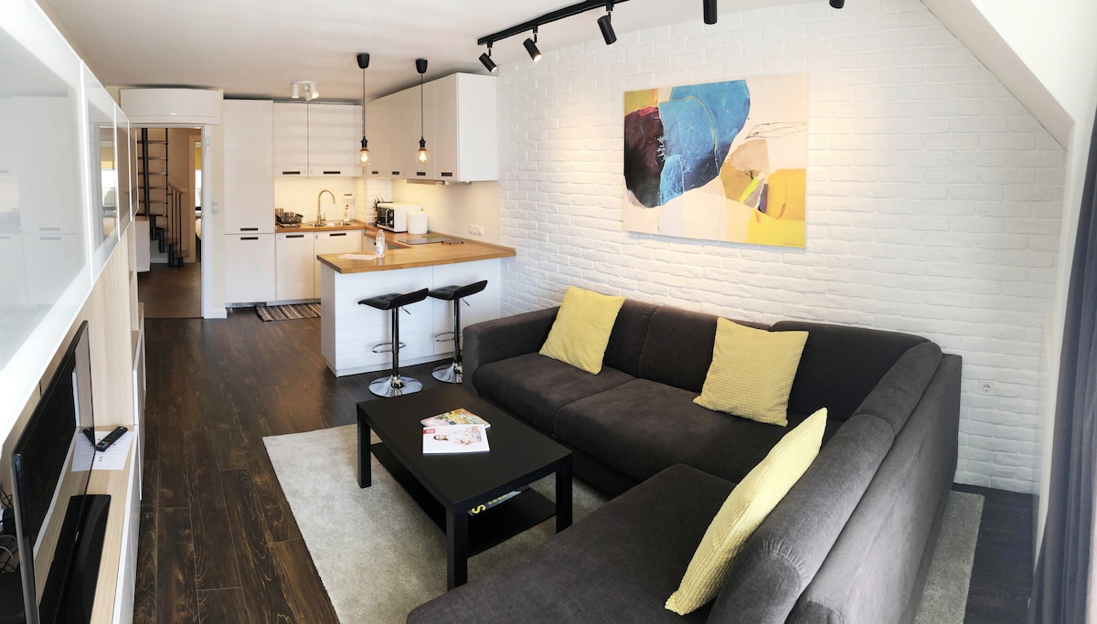 ห้องนั่งเล่น (ชั้น 1)