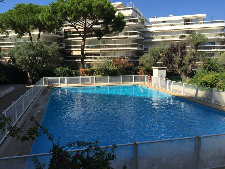 PISCINE COMMUNE OUVERTE A L ANNEE
