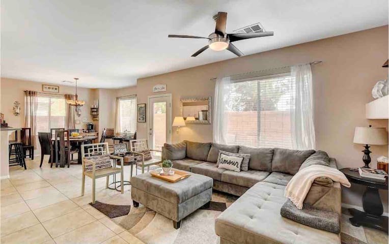 Walk-able SW Sunset-Pass Retreat Near LV Strip!