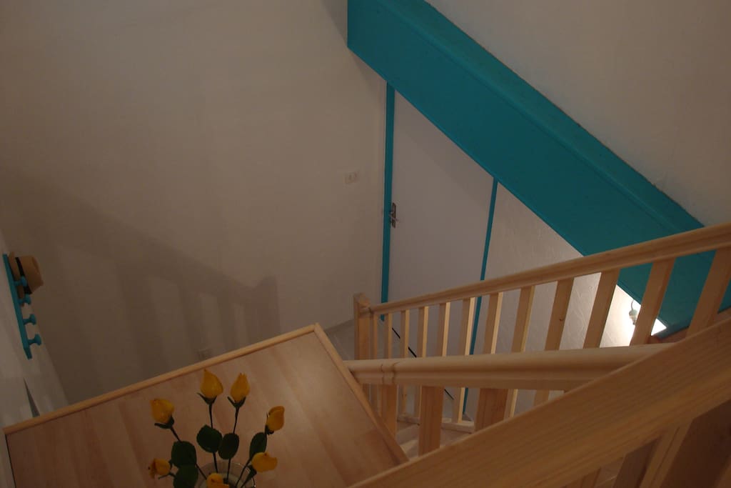 escalier d'accès aux chambres et mezzanine