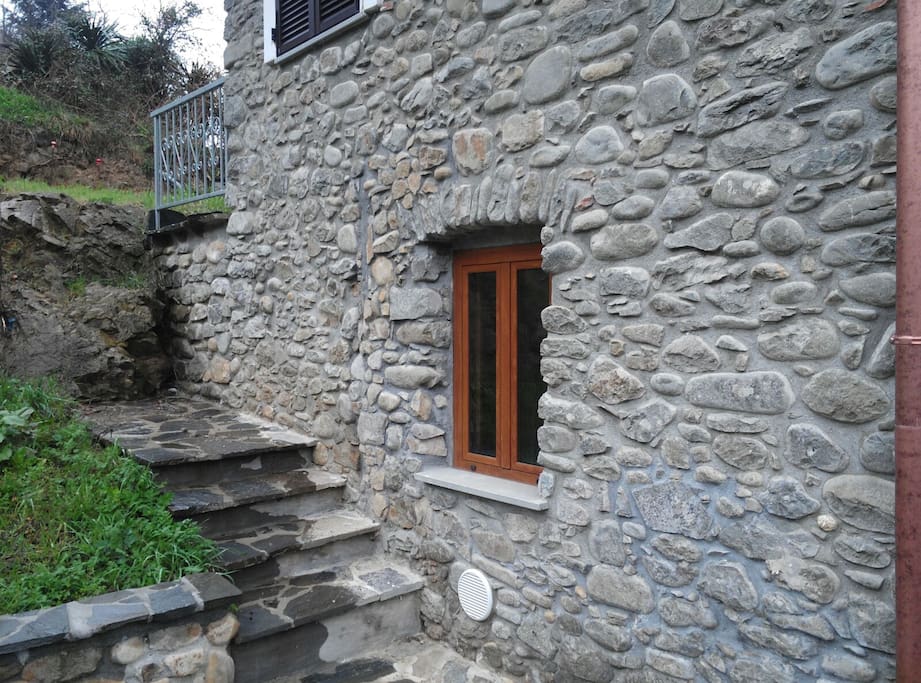 Casa Coscenti is a typical Ligurian stonehouse ...
