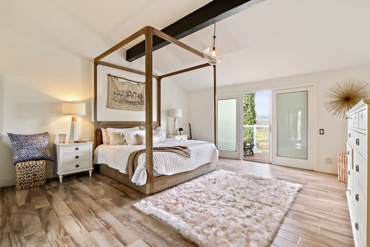 主套房，配备42英寸电视