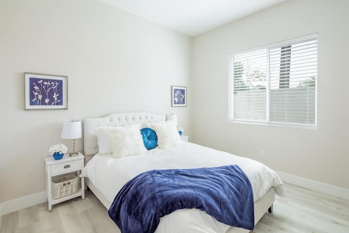 Habitación con cama tamaño queen