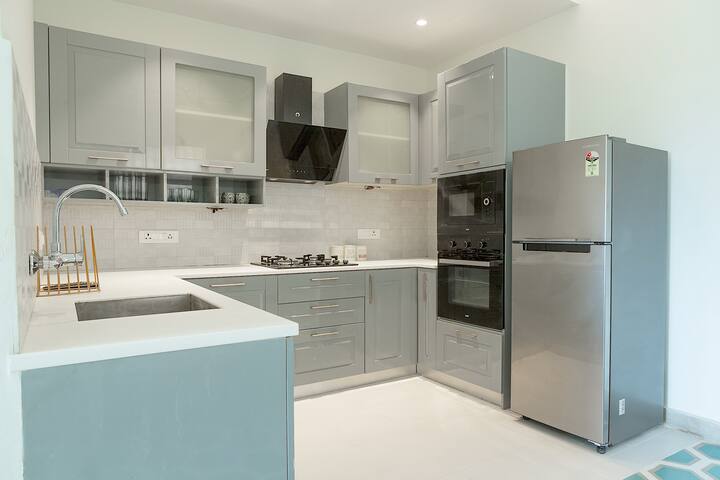 Well-equipped modular kitchen! Make sure to carry your chef's hat, or simply ask our in-house chef to cook for you.
