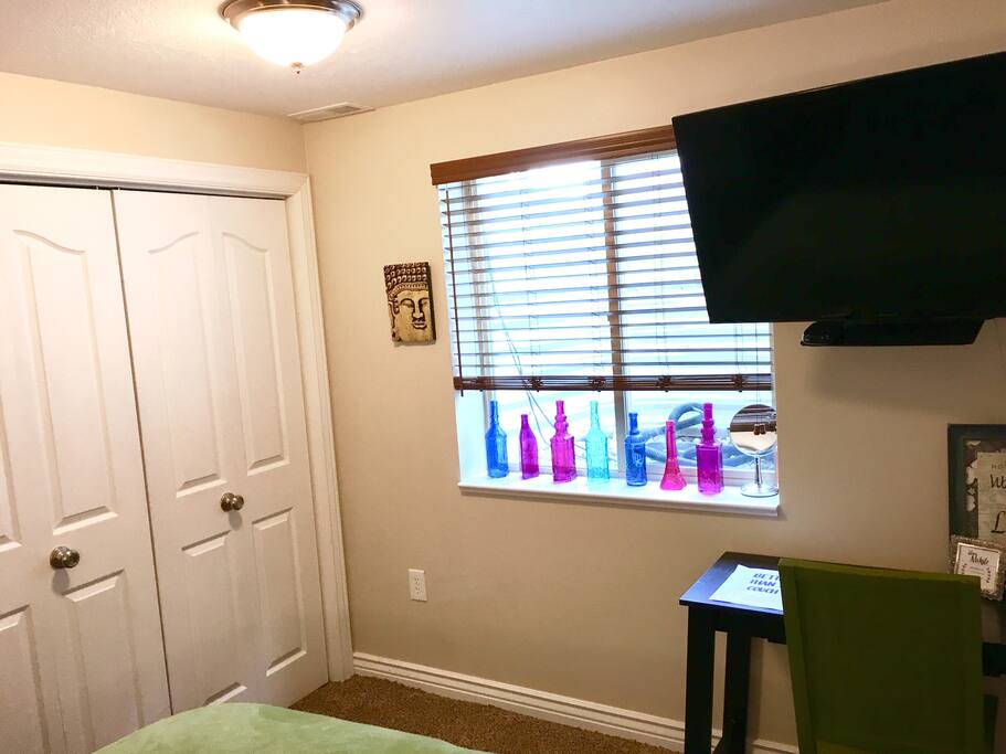 TV and desk in room