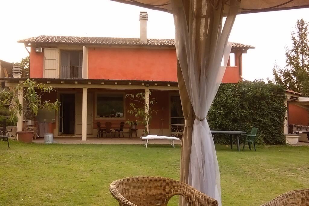 esterno della casa vista dal gazebo