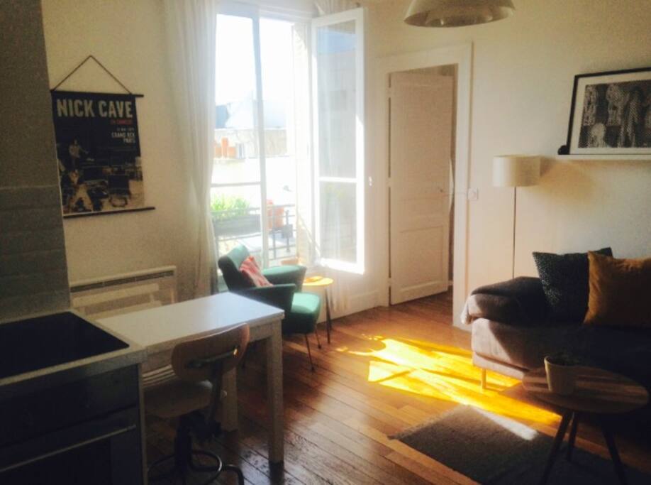Main room + kitchen / Salon + cuisine
