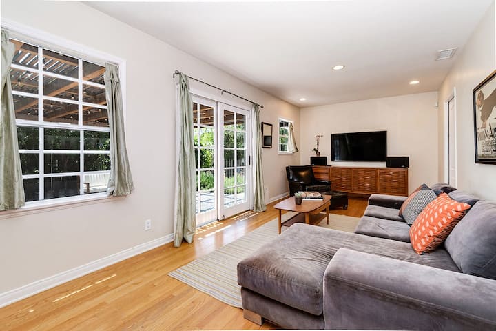 Charming, Tranquil Home, Away From Home - Los Angeles, CA