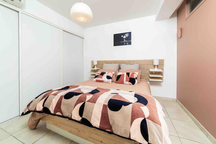 Dormitorio cama tamaño king 160