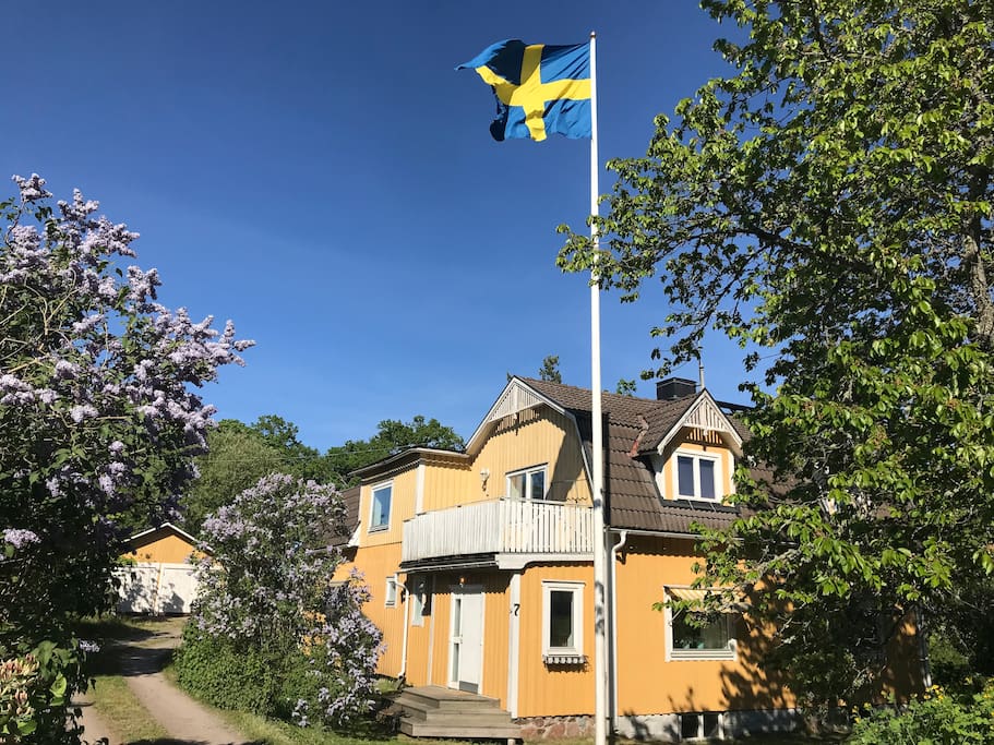 Stort hus med 7 (8) sovrum - hyr hela huset, en våning eller enstaka rum.